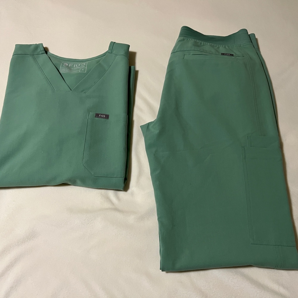 Like New Figs Men’s Technical Collection Scrub Set - Small - Jade Green
